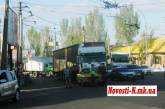 В Николаеве седельный тягач Iveco столкнулся с «Москвичом»