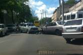 В Одессе патрульный милицейский автомобиль "лоб в лоб" врезался в иномарку. ФОТО