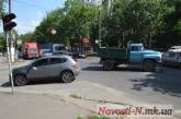 В центре Николаева самосвал столкнулся с «Nissan Qashqai»