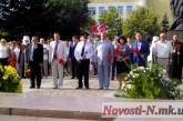 В День независимости Украины в Николаеве возложили цветы к памятнику героям Ольшанцам