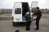 Кандидат в нардепы Соколов на 132 округе раздает избирателям воду и очки