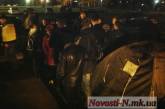 В Николаеве милиция попыталась убрать с площади Ленина палатки, однако участники "евромайдана" отстояли их