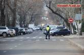 В Николаеве перекрыли одну из магистральных улиц — выкорчевывают деревья