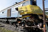 Поезд «Николаев-Москва» протаранил грузовик. Мужчина, который пытался остановить поезд, погиб