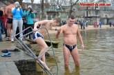 На крещенские купания Игорь Дятлов нырял в воду вместе с сыном