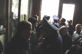 Во Львове горожане захватили ОГА. Губернатор написал заявление об увольнении