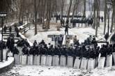 Митингующие в Киеве ранили милиционера, еще двоих захватили: готовится штурм 