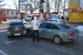 В центре Николаева из-за «Москвича» Audi врезался в Opel