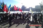 Пикетчики под Николаевским горсоветом призывают власть «повернуться лицом»