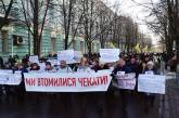 Активисты походили вокруг заблокированной войсками Рады и возвращаются на Майдан
