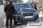 В центре Николаева девушка на Audi Q5 протаранила маршрутку