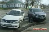 В центре Николаева Daewoo Lanos врезался в Nissan Qashqai