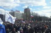 В Донецке митинг: около 600 пророссийских активистов требуют федерализации 