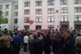 Активисты захватили Луганскую ОГА: над зданием установлен флаг России