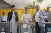 Юлия Тимошенко вместе со всей семьей голосовала в Днепропетровске