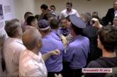 Во время пресс-конференции в Николаеве сторонник Ляшко напал на журналистку