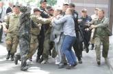 Митингующие под Радой напали на нардепа Пашинского. ФОТО