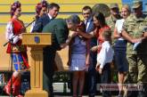 В Николаеве Порошенко вручил ордена и медали отличившимся десантникам 79-й бригады