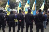 Сотни людей пикетировали Администрацию президента, требуя отправить подмогу в Иловайск