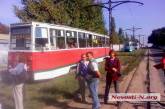 В Николаеве водитель почти на час заблокировал движение трамваев, припарковав автомобиль на рельсах