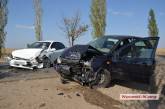 В столкновении двух автомобилей под Матвеевкой пострадали 5 человек