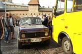 Во Львове автомобиль сбил трех человек, которые требовали ротации бойцов АТО. ФОТО
