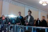 Порошенко на Донбассе лично проверяет процесс голосования на выборах Рады, - супруга