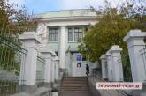 В Николаеве с фасада здания городской поликлиники сняли символ СССР