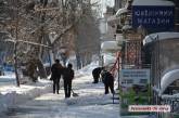 Николаев после метели: дороги посыпаны, тротуары расчищены