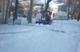 В Николаеве борьба со стихией продолжается: за выходные расчищено 53 км тротуаров