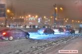 Коллапс в Николаеве все же наступил: транспорт встал, люди идут домой пешком