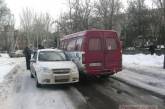 Из-за отвратительного состояния дорог в Николаеве происходит множество ДТП. ФОТО