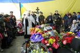 На Николаевщине люди становились на колени, провожая в последний путь погибшего в АТО земляка. ФОТО