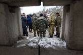 Въезды в Киев защитили бетонными блокпостами