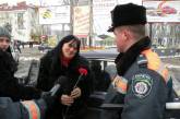Николаевские инспекторы ГАИ 8 марта останавливали женщин-водителей не за нарушения, а чтобы подарить цветы