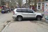 В Николаеве водитель«Тойоты» припарковал авто на пешеходной Советской