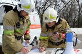 В Николаеве спасатели тренировались тушить пожар в дворце культуры «Молодежный»