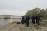 В Николаеве на берегу реки обнаружен труп мужчины в военной форме