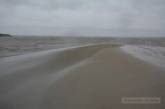 В Николаеве на пляже «Стрелка» вода отошла от берега на 30 метров