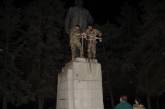 В Днепропетровске снесли памятник Ленину. ФОТО