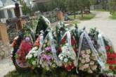 На могиле сына Януковича появилась именная табличка. ФОТО