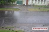 Сильный ливень с градом застал врасплох жителей Николаева. ВИДЕО