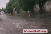 Из-за мощного летнего ливня многие николаевские улицы оказались затопленными. ВИДЕО