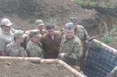Порошенко в Донецкой области инспектирует фортификационные сооружения