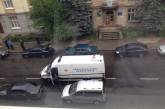 Во Львове возле райотдела милиции взорвали патрульный автомобиль: ранен милиционер 