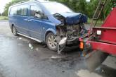 В Николаеве Mercedes-Benz Vito столкнулся с фурой: 5 пострадавших