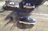 В Киеве водитель Bentley забросал полицейских долларами