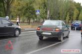 В центре Николаева Lada ударила Peugeot