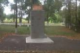 В селе на Николаевщине упал очередной памятник Ленину