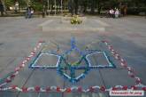 В Николаеве из пластиковых крышечек выложили герб Украины - собирают деньги для воинов АТО